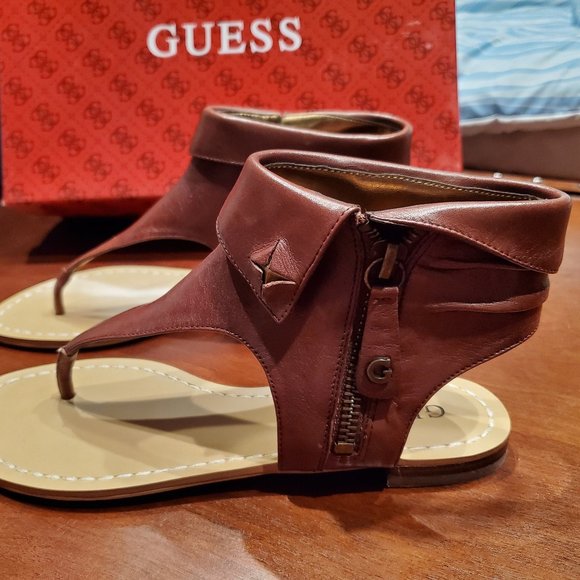 Guess Picturing Brown Leather Thong Sandals NIB - Picture 1 of 6